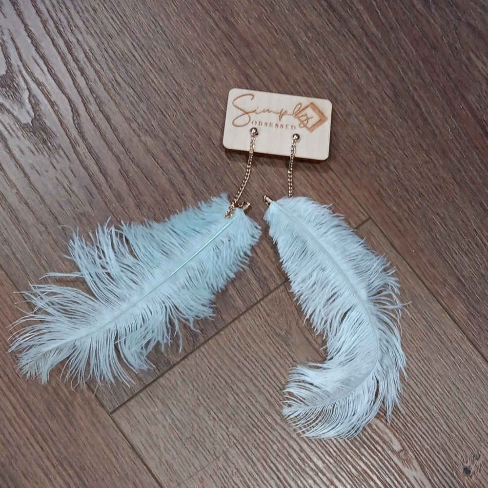 SIMPLY OBSESSED FEATHER EARRINGS.  #5530